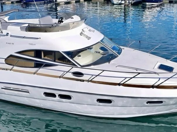 Noleggio Yacht di lusso con o senza skipper Sealine a Antibes
