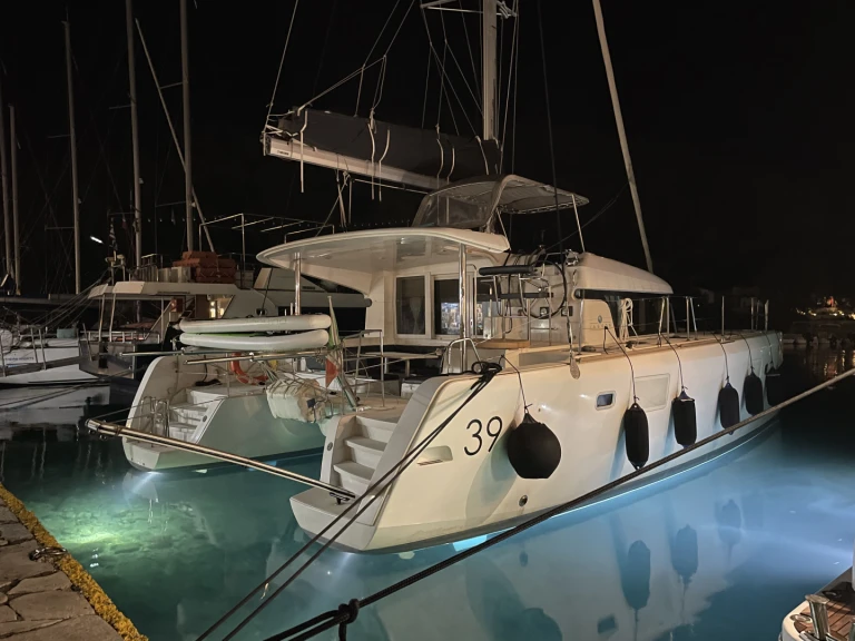 Catamarano a noleggio a Polignano a Mare al miglior prezzo
