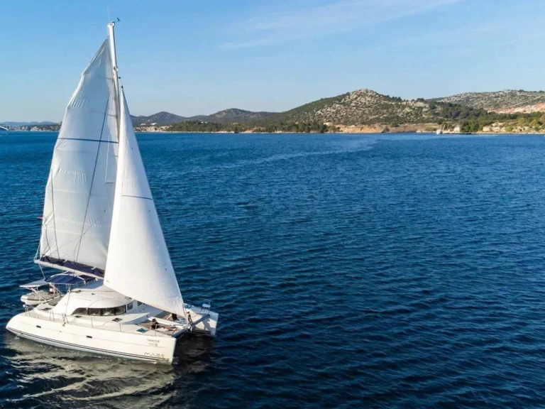 Noleggiare una Lagoon Lagoon 380 a Cannes