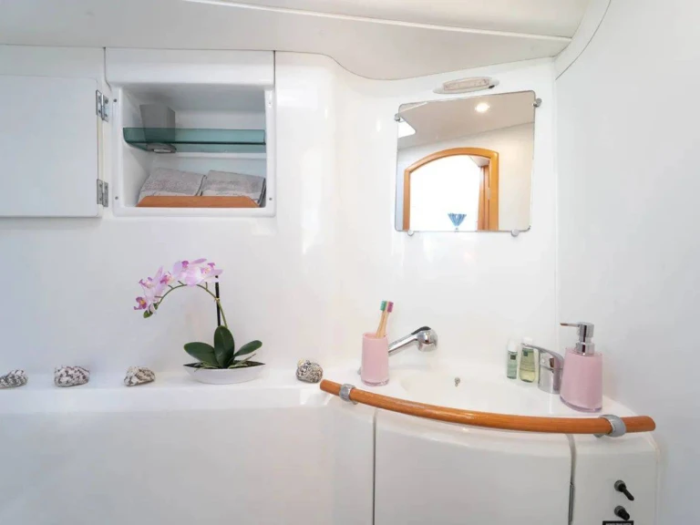 Noleggio barche Lagoon Lagoon 380 a Cannes su Samboat