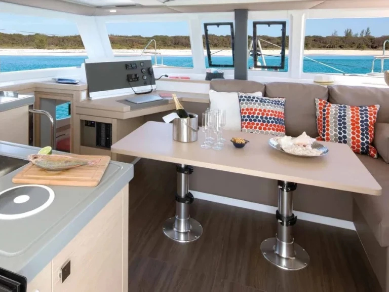 Noleggio Catamarano a Cogolin – Fountaine Pajot Lucia 40 (3cab)