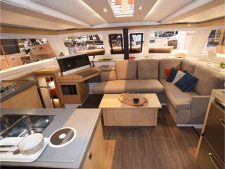 Fountaine Pajot Lucia 40 da affittare a  Port Grimaud