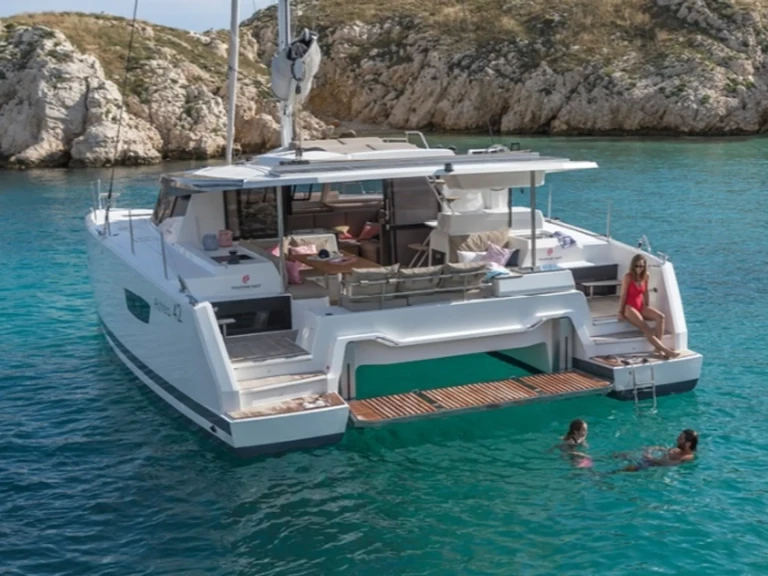 Noleggio barche Fountaine Pajot Astrea 42 a Cogolin su Samboat