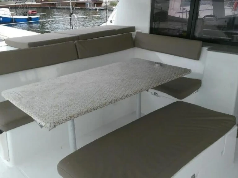 Fountaine Pajot Helia 44 da affittare a  Cogolin