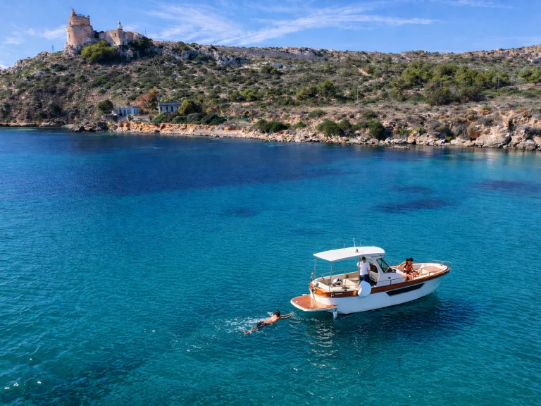 Barca a motore a noleggio a Cagliari al miglior prezzo