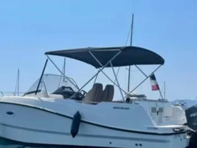 Quicksilver Activ 755 Sundeck da affittare a  Hyères