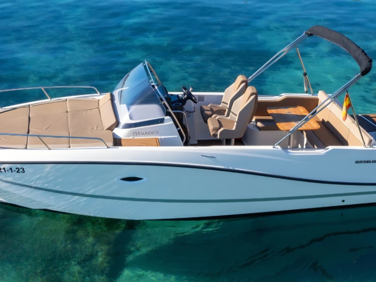 Noleggio barche Hyères economico Activ 755 Sundeck