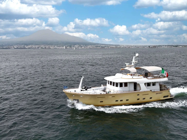 Noleggio barche Napoli economico AZUR