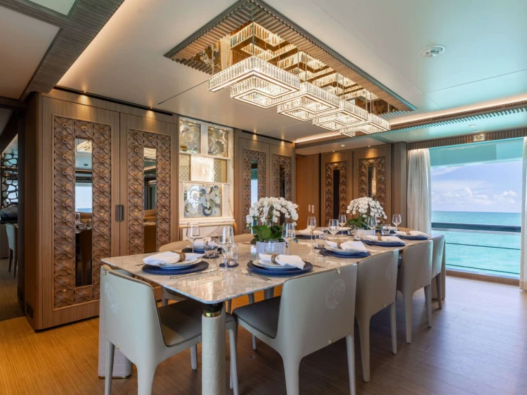 Noleggio Yacht di lusso Ferretti con patente nautica