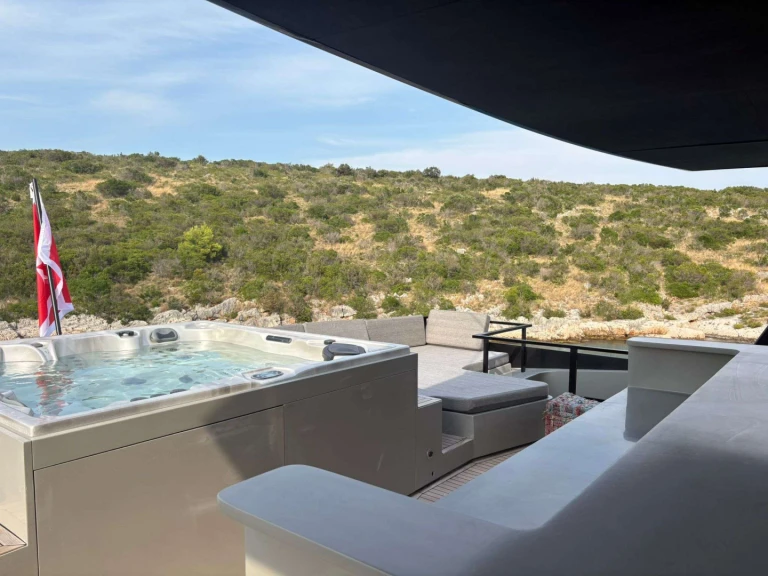 Yacht di lusso a noleggio a Atene al miglior prezzo