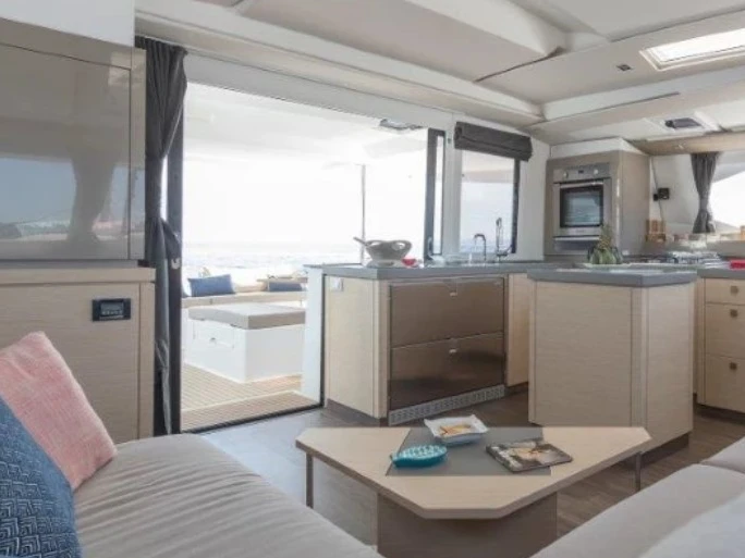 Noleggiare una Fountaine Pajot Saona 47 a Toúrlos