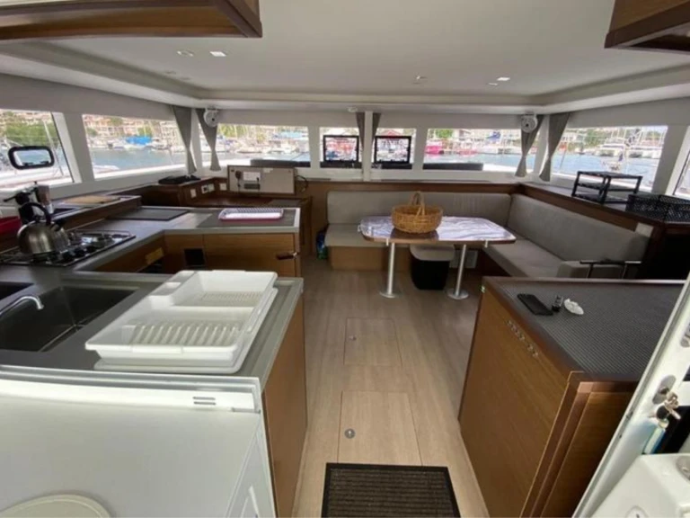 Noleggiare una Lagoon Lagoon 450 a Figari