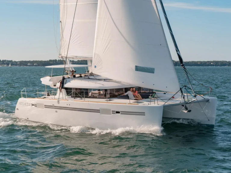 Noleggio Catamarano a Figari – Lagoon Lagoon 450