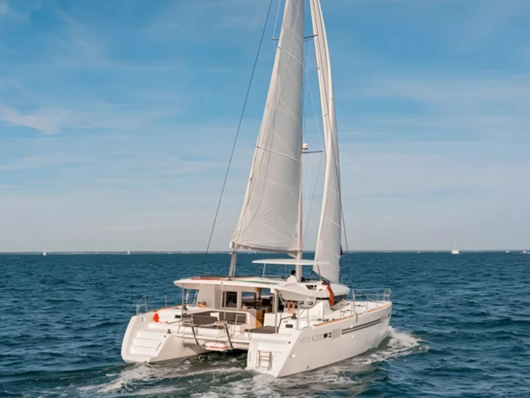 Noleggio barche Lagoon Lagoon 450 a Figari su Samboat