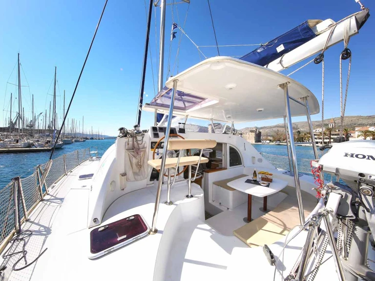 Noleggiare una Lagoon Lagoon 380 S2 a Zara