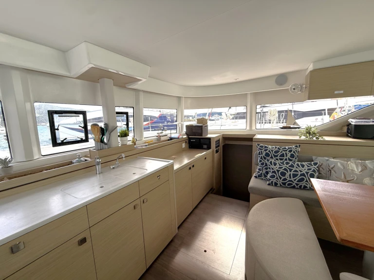 Noleggio Catamarano Lagoon con patente nautica