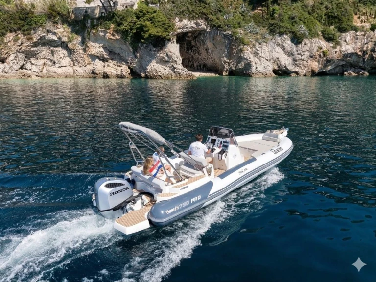Noleggio Gommone a Ragusa (Dubrovnik) – Marlin Boat Dynamic 790 pro