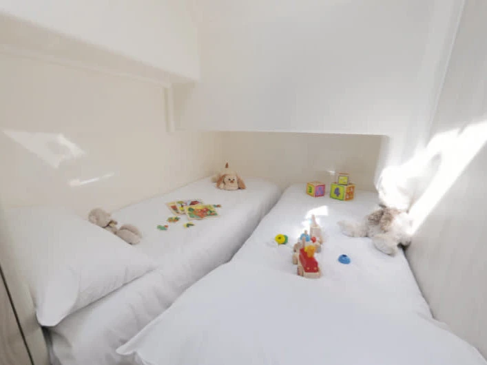 Barca a motore a noleggio a Homps al miglior prezzo