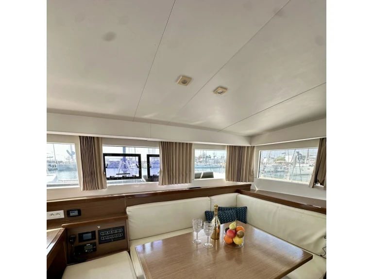 Noleggio Catamarano Lagoon con patente nautica