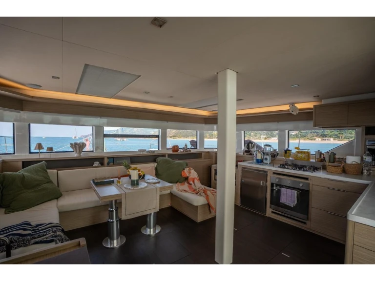 Noleggio Catamarano con o senza skipper Lagoon a Salerno