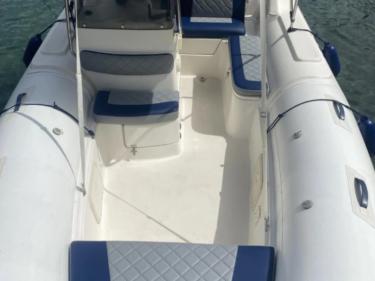 Noleggio Barca a motore Horizon con patente nautica