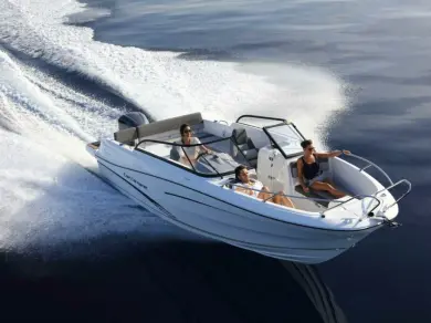 Barca a motore a noleggio a Sciez al miglior prezzo