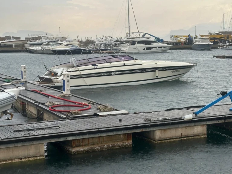 Noleggio Barca a motore Cherokee Yachts  con patente nautica