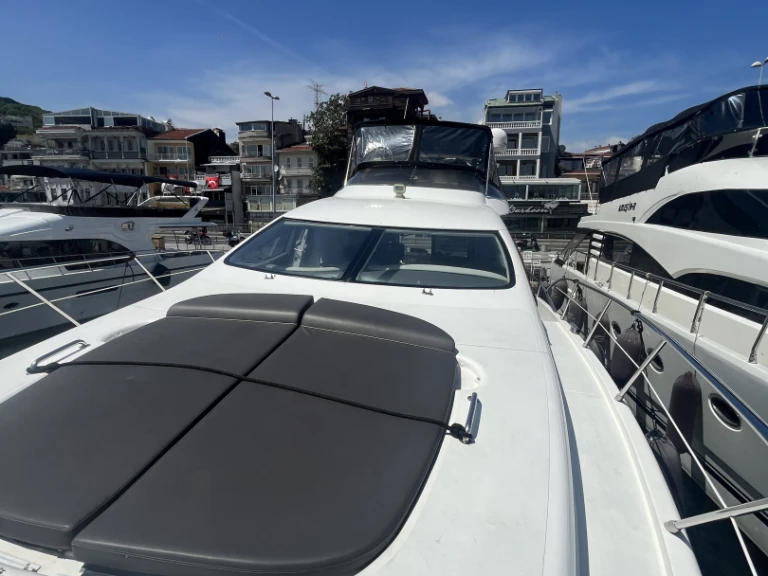 Noleggiare una Azimut Absolute 43 Fly a Beşiktaş