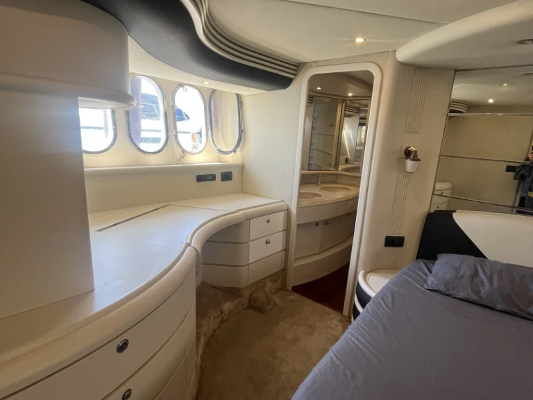 Noleggio barche Azimut Absolute 43 Fly a Beşiktaş su Samboat