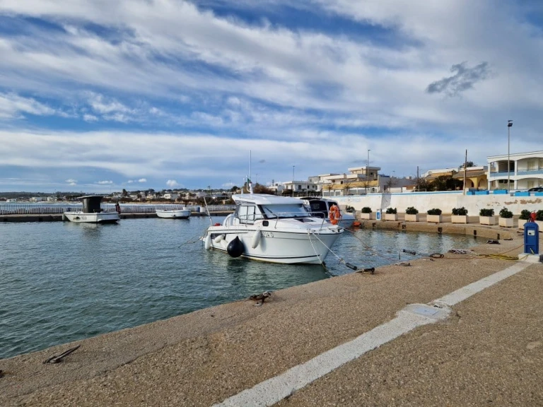 Jeanneau Merry Fisher 695 series2 da affittare a  Torre Vado