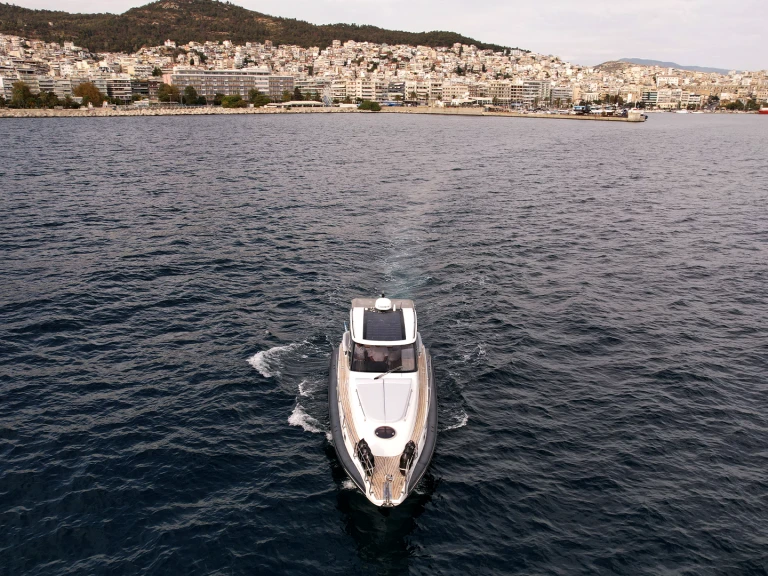 Noleggiare una Dromor Commander 40 a Kavála