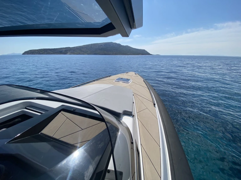 Gommone a noleggio a Chárakas al miglior prezzo