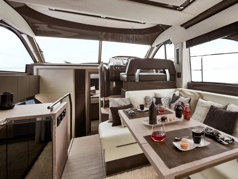 Noleggio barche Sessa Marine Sessa Fly 42 - 2 cab. a Sebenico su Samboat