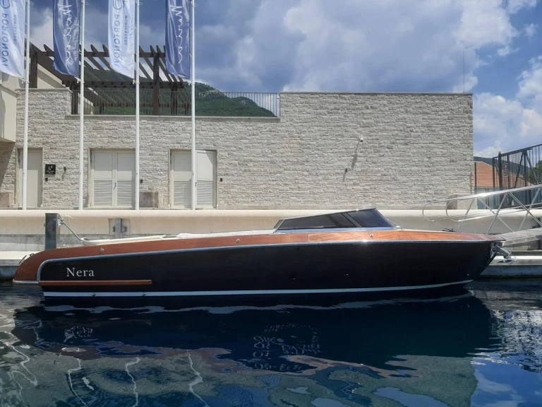 Barca a motore a noleggio a Portonovi al miglior prezzo