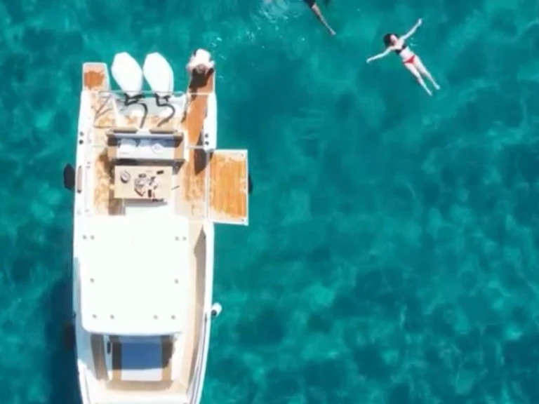 Noleggio Barca a motore Bénéteau con patente nautica