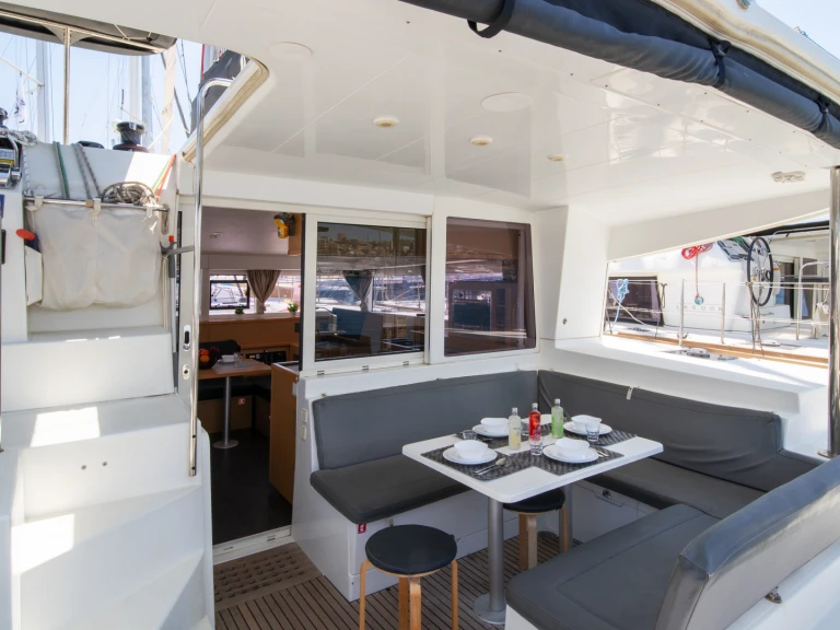 Noleggio barche Lagoon Lagoon 400 S2 a Lávrio su Samboat