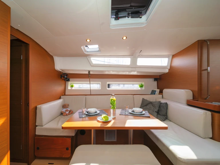 Noleggio barche Jeanneau Sun Odyssey 490 a Álimos su Samboat