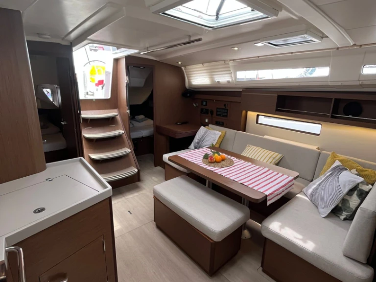 Bénéteau Oceanis 40.1 da affittare a  Pomer