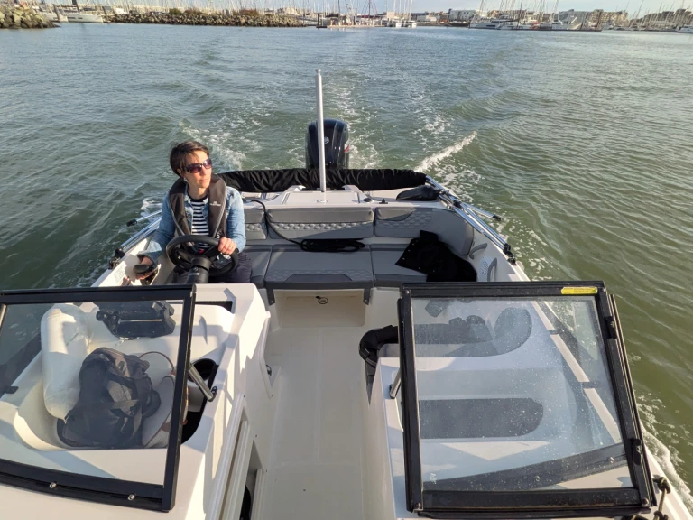 Barca a motore a noleggio a La Rochelle al miglior prezzo