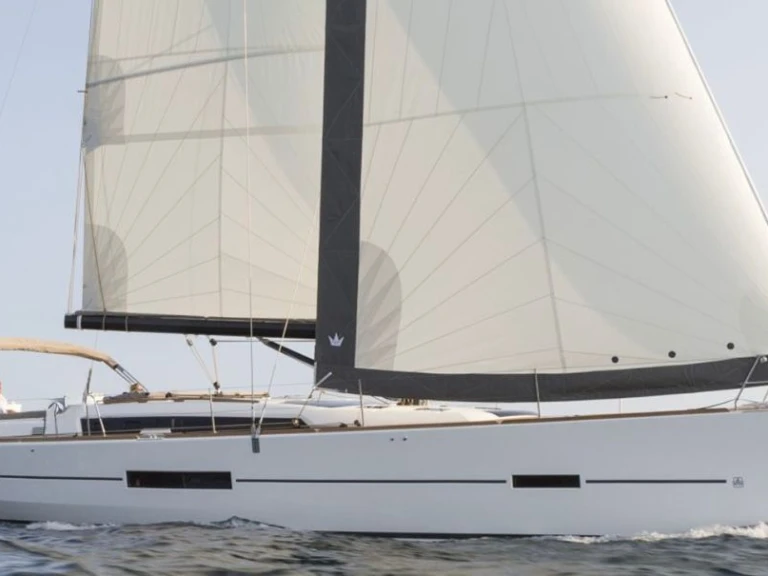 Noleggiare una Dufour Dufour 520 Grand Large a La Seyne-sur-Mer