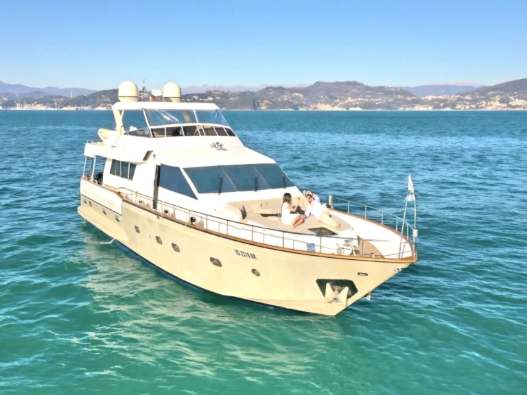 Noleggio a Amalfi Coast – Versilcraft Falcon80 su SamBoat