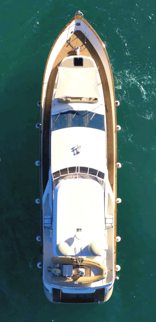 Noleggiare una Versilcraft Falcon80 a Amalfi Coast