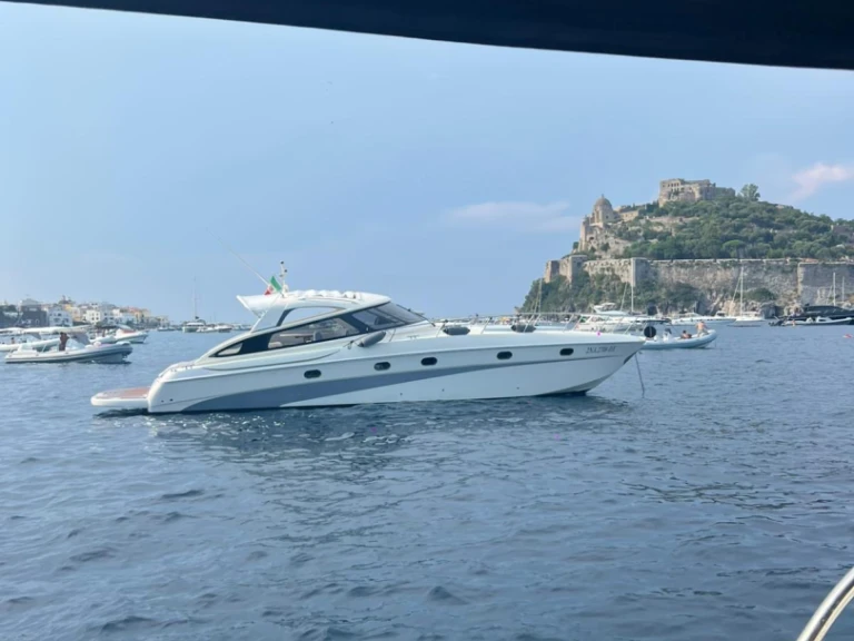 Noleggio Barca a motore Baia con patente nautica