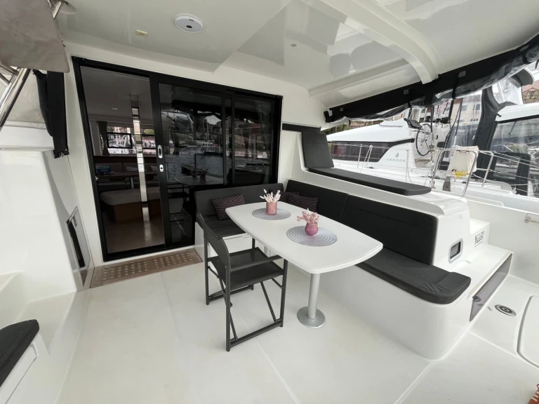 Noleggiare una Lagoon Lagoon 42 a Sebenico