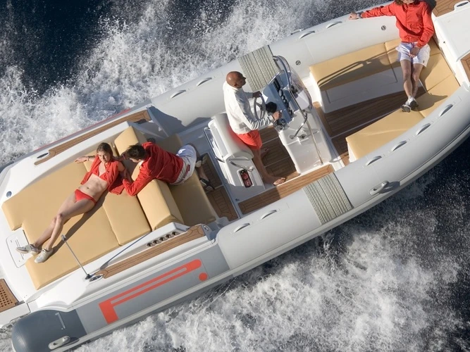 Noleggio Gommone a Porto Rotondo – Pirelli 7.70