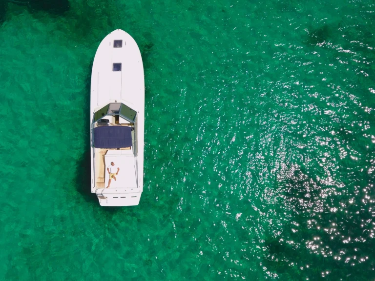 Barca a motore a noleggio a Porto Rotondo al miglior prezzo