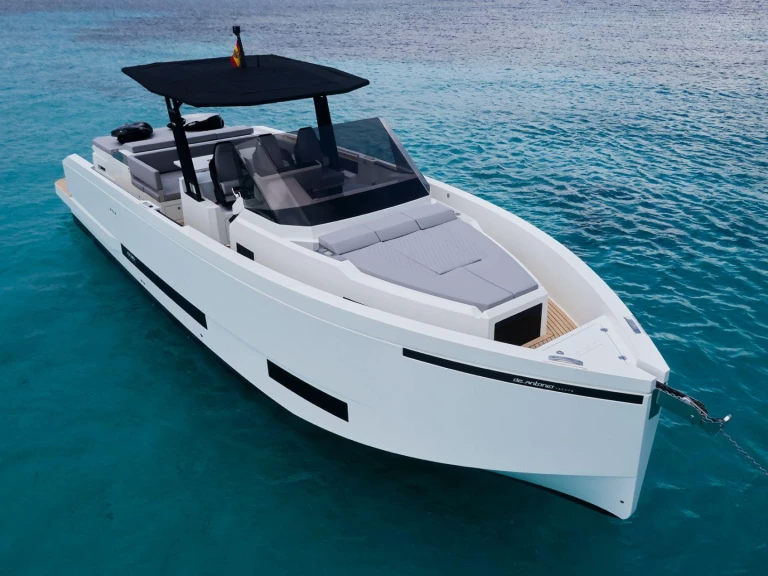 Noleggiare una De Antonio 36 a Ibiza Town