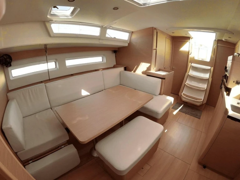 Jeanneau Sun Odyssey 490 da affittare a  Olbia