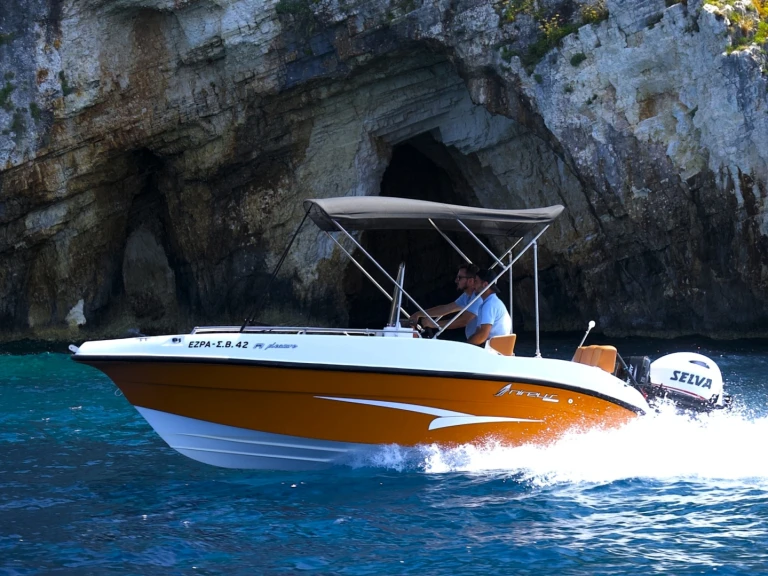 Noleggio a Psaroú – Nireus Ω53 su SamBoat