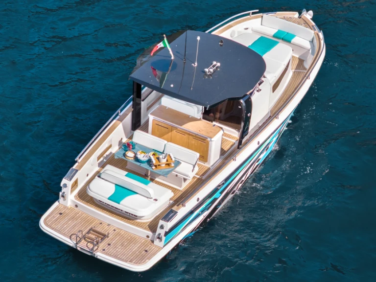 Barca a motore a noleggio a Piano di Sorrento al miglior prezzo